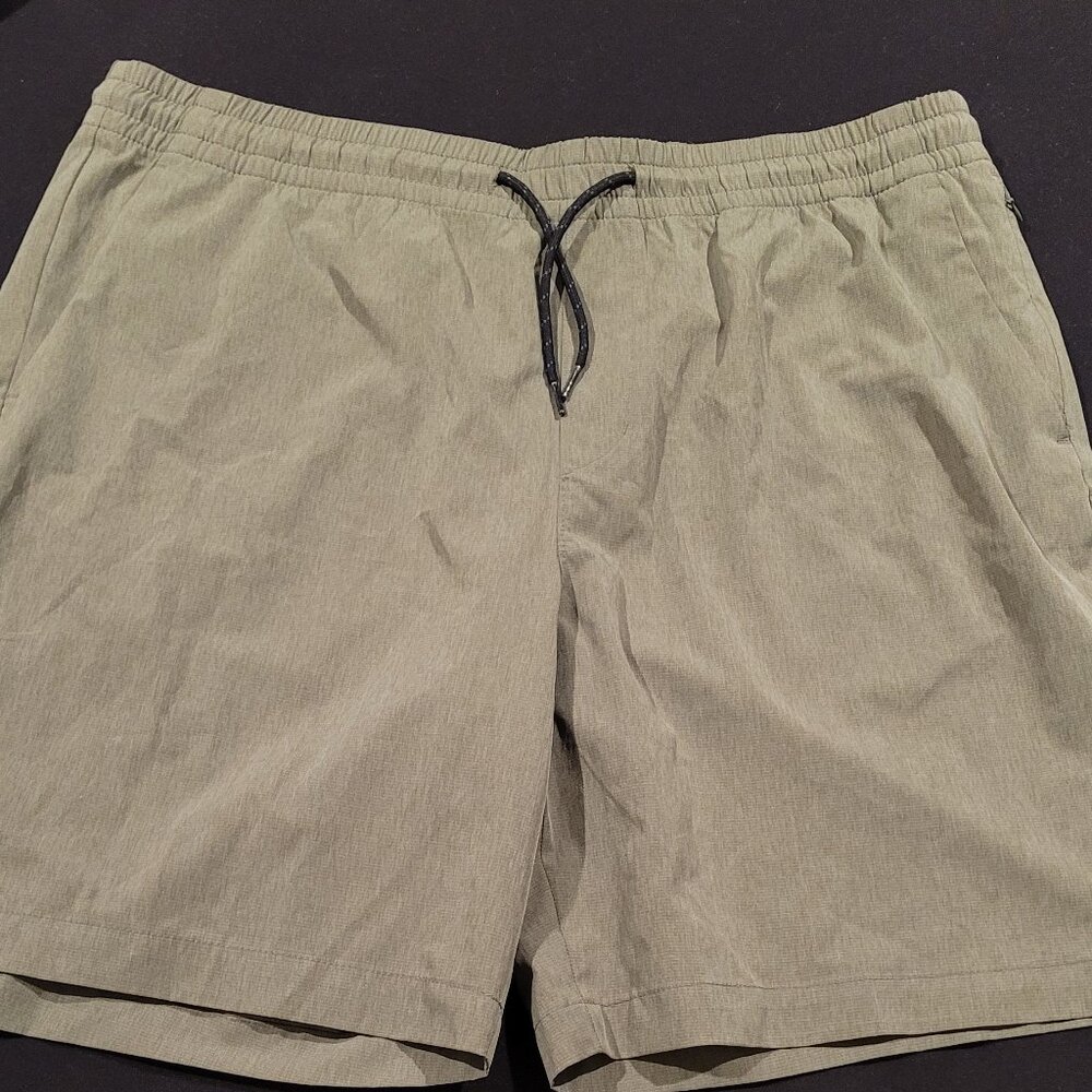 Men's active shorts
